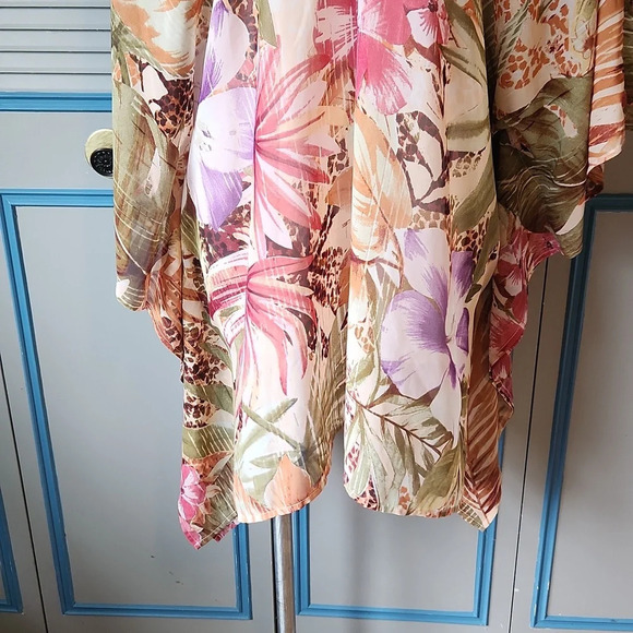 Lula orange floral Poncho - Picture 5 of 11